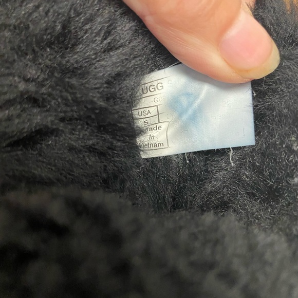 UGG Mid Top Leather Shearling Lined Black Boots - Picture 8 of 12